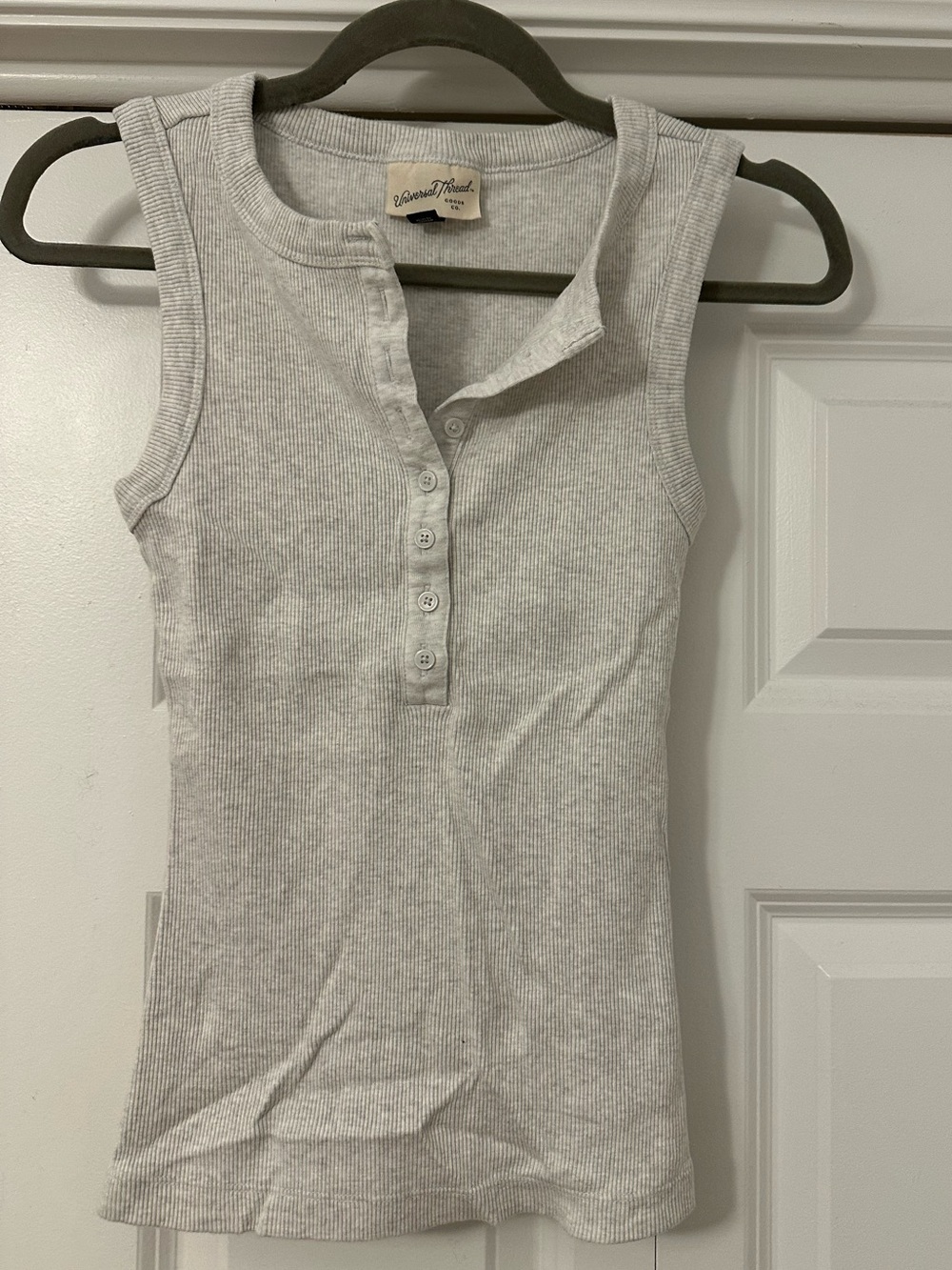 NWT Universal Thread Light Gray Ribbed Henley Tank